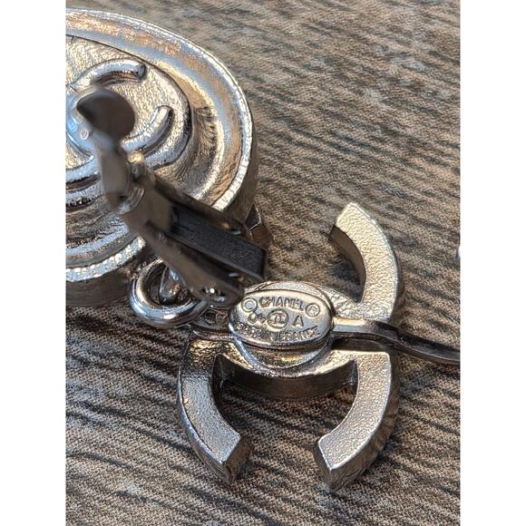 Chanel Coco Mark Heart Motif Dangle Silver Earrings - Picture 4 of 5